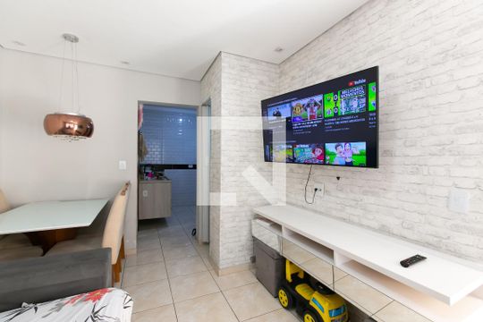 Sala de casa de condomínio à venda com 2 quartos, 64m² em Vila Regina, São Paulo