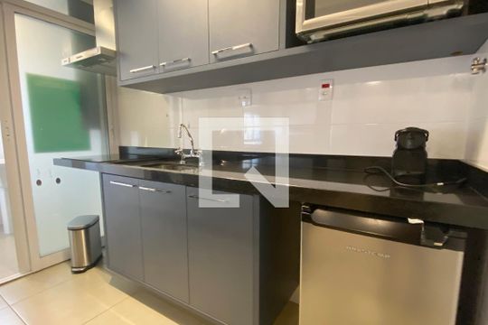 Cozinha de kitnet/studio para alugar com 1 quarto, 50m² em Alphaville Industrial, Barueri