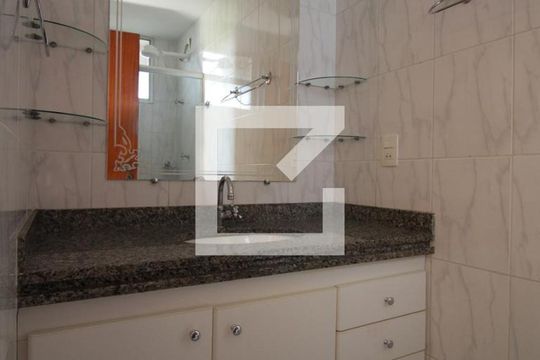 Banheiro da Suíte de apartamento para alugar com 3 quartos, 156m² em Itapoã, Belo Horizonte