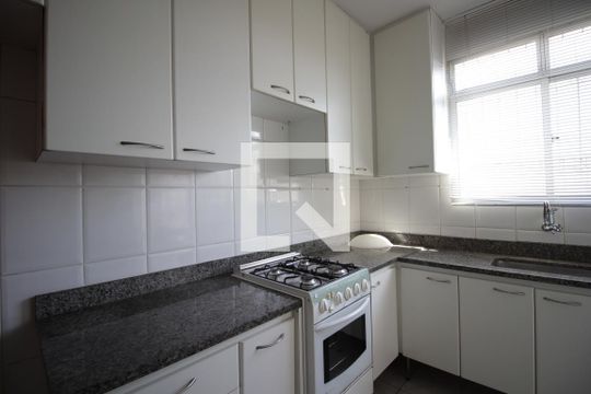 Cozinha de apartamento para alugar com 3 quartos, 156m² em Itapoã, Belo Horizonte