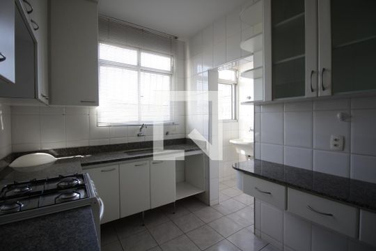 Cozinha de apartamento para alugar com 3 quartos, 156m² em Itapoã, Belo Horizonte