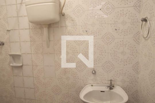 Banheiro de serviço de casa para alugar com 3 quartos, 300m² em Vila Trujillo, Sorocaba