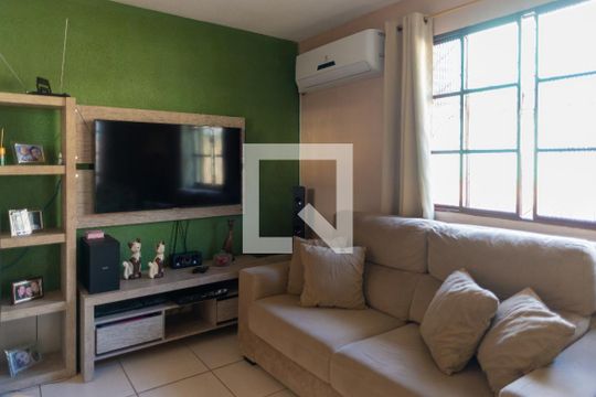 Casa à venda com 2 quartos, 140m² em Coronel Aparício Borges, Porto Alegre