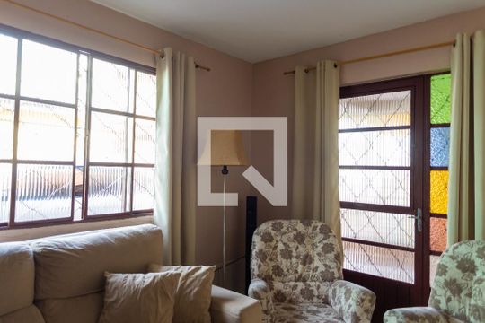 Sala de casa à venda com 2 quartos, 140m² em Coronel Aparício Borges, Porto Alegre