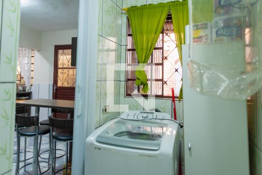 Cozinha e Área de Serviço de casa à venda com 2 quartos, 140m² em Coronel Aparício Borges, Porto Alegre