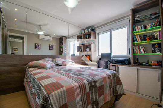 Quarto 1 de apartamento à venda com 2 quartos, 144m² em Jardim Botânico, Porto Alegre
