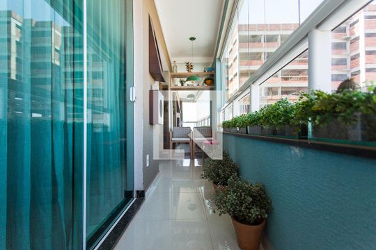 Varanda de apartamento para alugar com 3 quartos, 95m² em Santa Mônica, Uberlândia