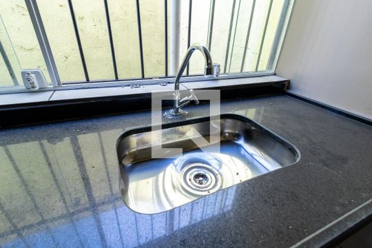 Cozinha e Área de Serviço de casa para alugar com 1 quarto, 30m² em Vila Nova Cachoeirinha, São Paulo