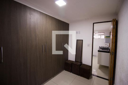 Quarto 1 de apartamento para alugar com 2 quartos, 49m² em Conjunto Residencial José Bonifácio, São Paulo