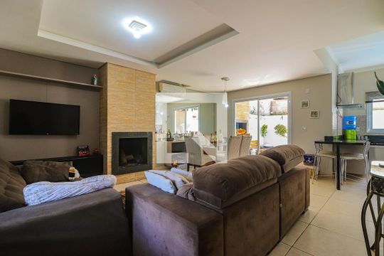 Casa à venda com 3 quartos, 145m² em Fátima, Canoas
