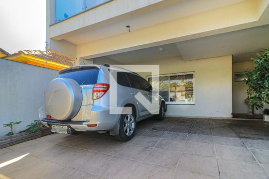 Garagem de casa à venda com 3 quartos, 145m² em Fátima, Canoas