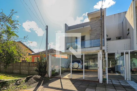 Fachada de casa à venda com 3 quartos, 145m² em Fátima, Canoas
