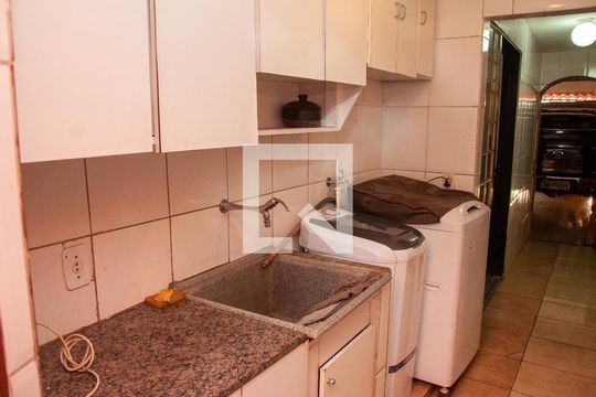 Área de Serviço de casa à venda com 5 quartos, 300m² em Conjunto Agua Branca, Contagem