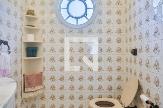 Lavabo de casa à venda com 4 quartos, 380m² em Jardim das Bandeiras, São Paulo