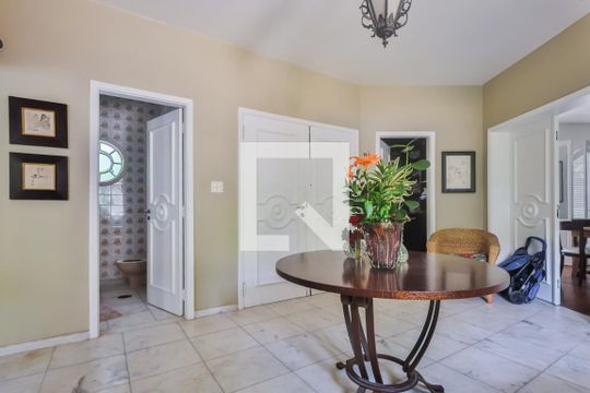 Sala de Estar de casa à venda com 4 quartos, 380m² em Jardim das Bandeiras, São Paulo