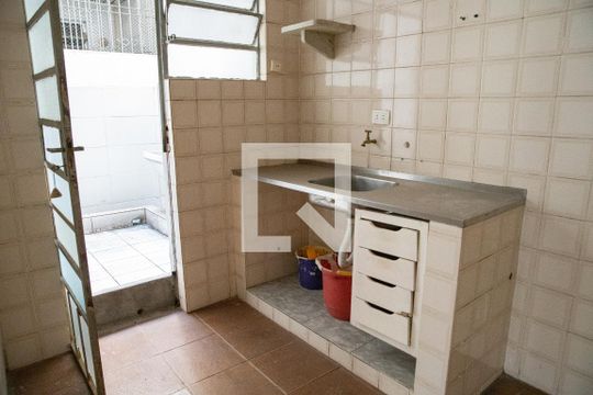 Cozinha de apartamento para alugar com 1 quarto, 62m² em Bom Retiro, São Paulo