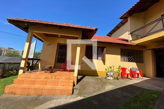 Área Externa de casa à venda com 7 quartos, 500m² em Rondônia, Novo Hamburgo