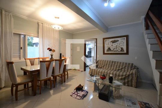 Sala de casa de condomínio à venda com 4 quartos, 204m² em Camaquã, Porto Alegre