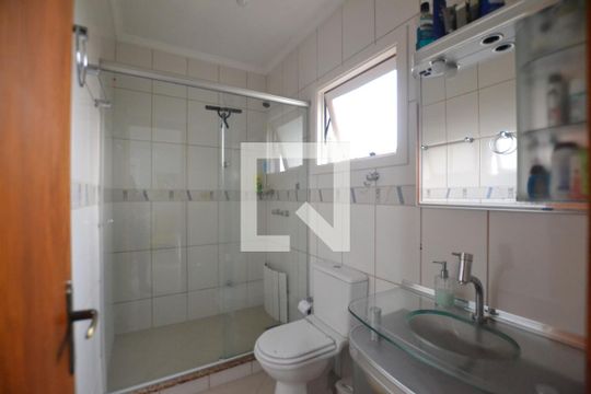 Banheiro Suíte 1 de casa de condomínio à venda com 4 quartos, 204m² em Camaquã, Porto Alegre