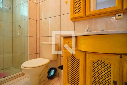 Banheiro  de apartamento à venda com 1 quarto, 46m² em Jardim Carvalho, Porto Alegre
