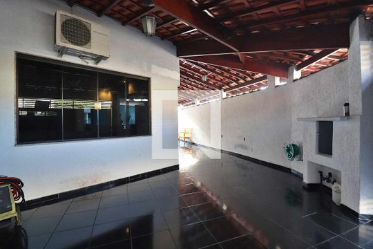 Garagem de casa à venda com 3 quartos, 300m² em Parque das Nações, Santo André
