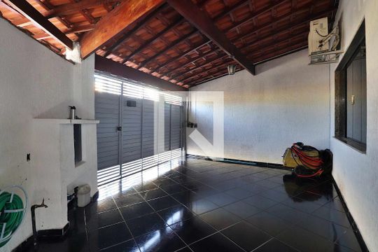 Garagem de casa à venda com 3 quartos, 300m² em Parque das Nações, Santo André