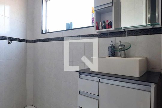 Banheiro da Suíte de casa à venda com 3 quartos, 300m² em Parque das Nações, Santo André