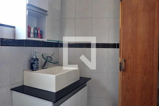 Banheiro da Suíte de casa à venda com 3 quartos, 300m² em Parque das Nações, Santo André