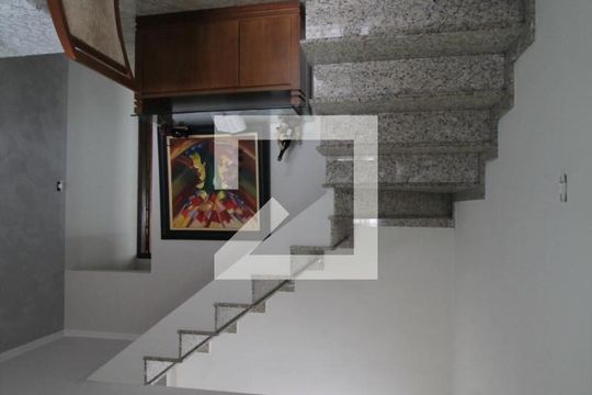 Escada de casa à venda com 3 quartos, 163m² em Jardim Brasília (zona Leste), São Paulo
