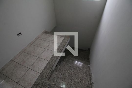 Escada de casa para alugar com 3 quartos, 163m² em Jardim Brasília (zona Leste), São Paulo