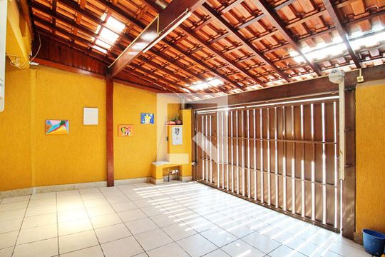 Garagem de casa à venda com 3 quartos, 123m² em Campestre, Santo André