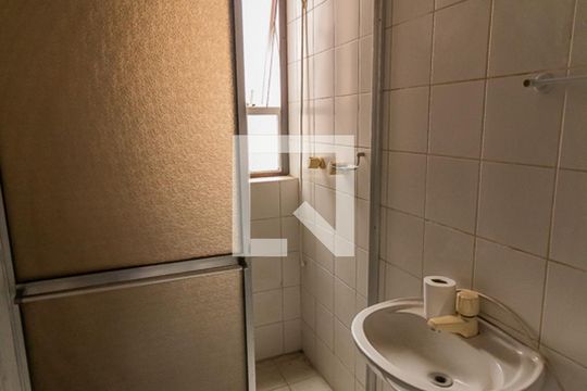 Banheiro de apartamento para alugar com 1 quarto, 35m² em Centro, São Leopoldo