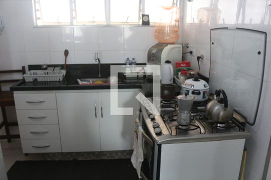 Cozinha de apartamento para alugar com 2 quartos, 135m² em Itararé, São Vicente