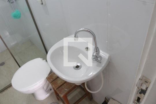 Banheiro da Suíte 2 de apartamento para alugar com 2 quartos, 135m² em Itararé, São Vicente