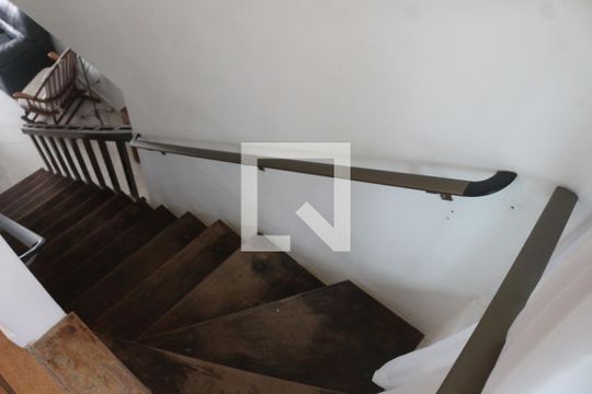 Escada de apartamento para alugar com 2 quartos, 135m² em Itararé, São Vicente