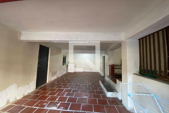 Garagem de casa à venda com 4 quartos, 150000m² em Padre Reus, São Leopoldo