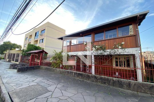 Fachada de casa à venda com 4 quartos, 150000m² em Padre Reus, São Leopoldo