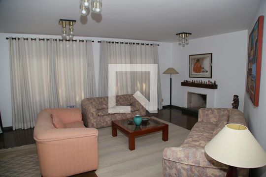 Sala de casa à venda com 4 quartos, 267m² em Vila Madalena, São Paulo