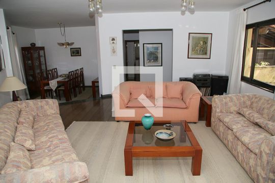 Sala de casa à venda com 4 quartos, 267m² em Vila Madalena, São Paulo