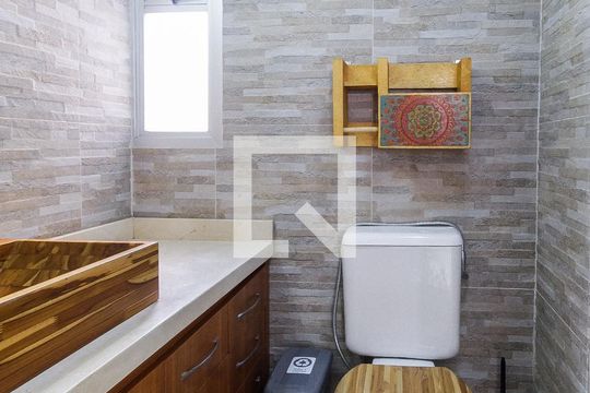 Banheiro de apartamento para alugar com 1 quarto, 68m² em Jardim Carvalho, Porto Alegre