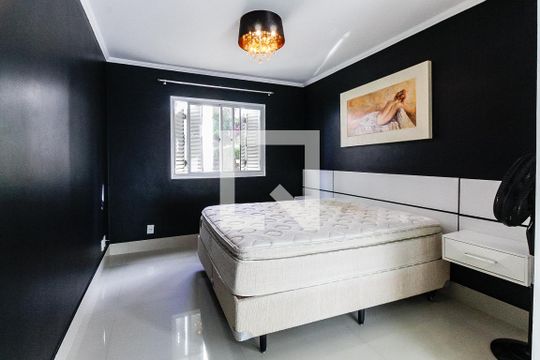 Quarto de apartamento para alugar com 1 quarto, 68m² em Jardim Carvalho, Porto Alegre