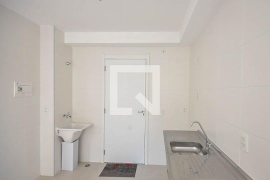 Cozinha de apartamento para alugar com 2 quartos, 33m² em Parque Munhoz, São Paulo