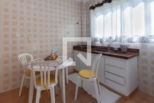Cozinha de apartamento para alugar com 3 quartos, 110m² em Enseada, Guarujá