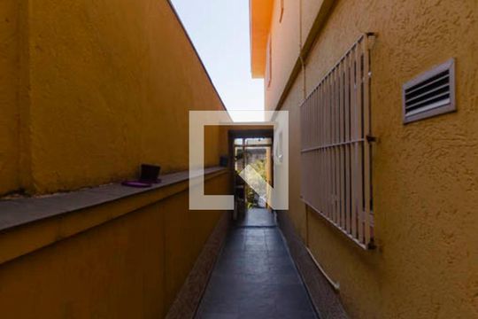 Corredor Lateral de casa para alugar com 4 quartos, 150m² em Vila Rio Branco, São Paulo