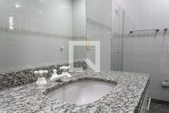 Banheiro da Suíte 2 de apartamento à venda com 3 quartos, 212m² em Vila Carrão, São Paulo