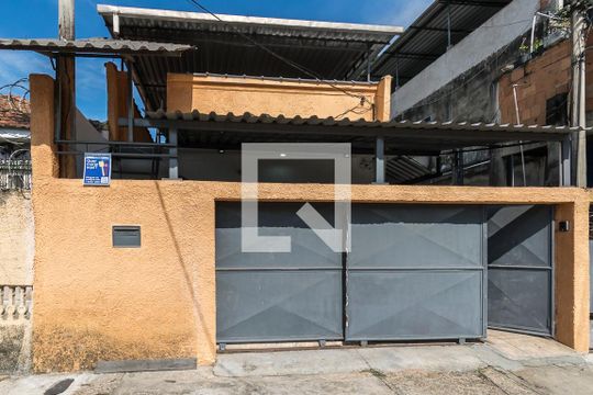 Fachada de casa à venda com 3 quartos, 156m² em Parada de Lucas, Rio de Janeiro