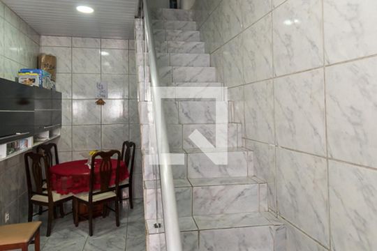 Copa - Acesso ao 2º andar de casa à venda com 3 quartos, 156m² em Parada de Lucas, Rio de Janeiro