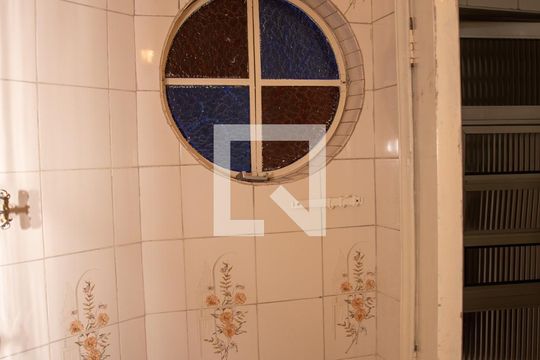 Lavabo de casa à venda com 6 quartos, 180m² em Saúde, São Paulo