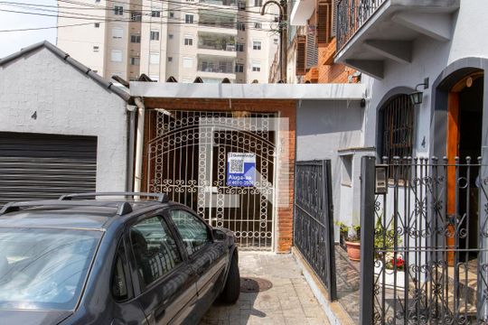 Fachada de casa à venda com 6 quartos, 180m² em Saúde, São Paulo