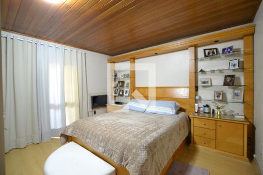 Suíte de casa à venda com 4 quartos, 287m² em Espírito Santo, Porto Alegre